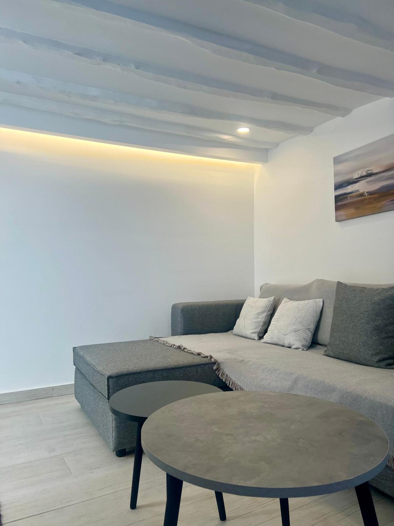 Camara'S Gem Apartment Poros Town Luaran gambar